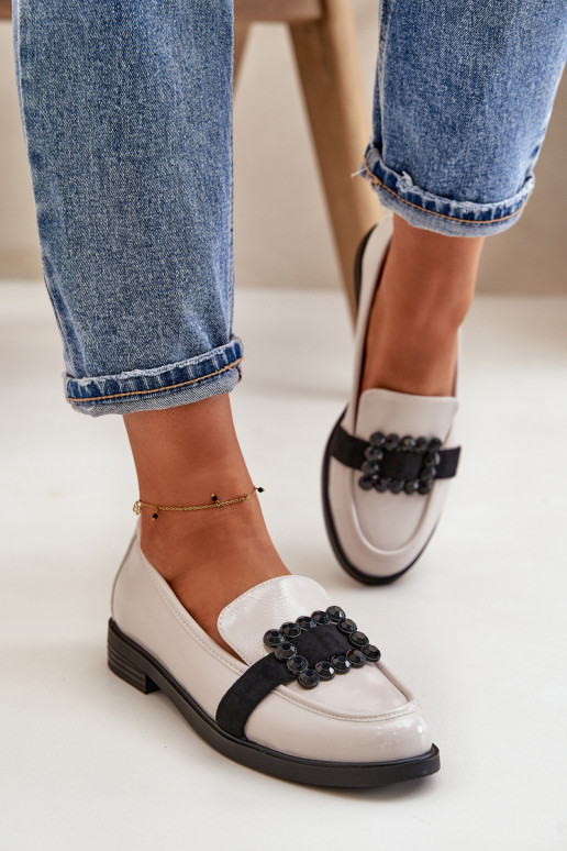 Lackierte Mokassins Feminin mit Ornamenten graue Farbe Vinceza 58389 Lackierte Mokassins Feminin mit Ornamenten graue Farbe Vinceza 58389