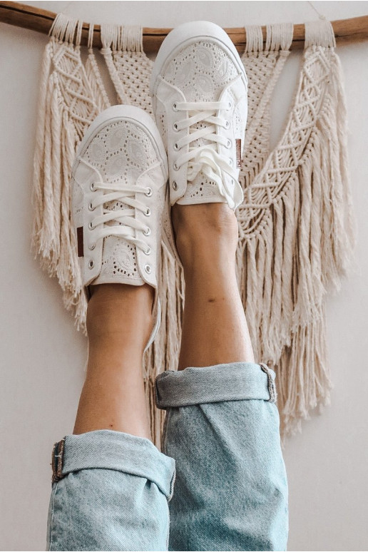 mit Spitzenmotiven Sneakers BIG STAR W274925 weiße Farbe