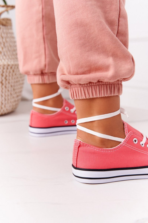 Klassische Freizeitschuhe in Korallenfarbe