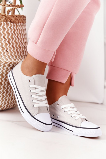 Freizeitschuhe des klassischen Modells in grauer Farbe