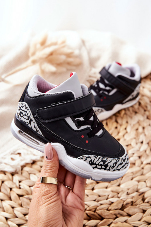 Kinder-Sneaker aus schwarzem und rotem Leinen Kinder-Sneaker aus schwarzem und rotem Leinen