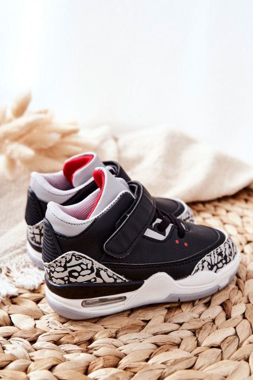 Kinder-Sneaker aus schwarzem und rotem Leinen Kinder-Sneaker aus schwarzem und rotem Leinen