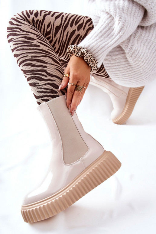 mit Lackeffekt Stiefel mit Plateau in der Farbe Beige Sereia mit Lackeffekt Stiefel mit Plateau in der Farbe Beige Sereia