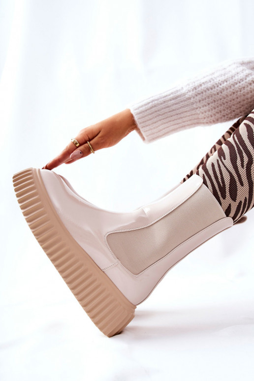 mit Lackeffekt Stiefel mit Plateau in der Farbe Beige Sereia mit Lackeffekt Stiefel mit Plateau in der Farbe Beige Sereia