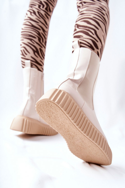 mit Lackeffekt Stiefel mit Plateau in der Farbe Beige Sereia mit Lackeffekt Stiefel mit Plateau in der Farbe Beige Sereia