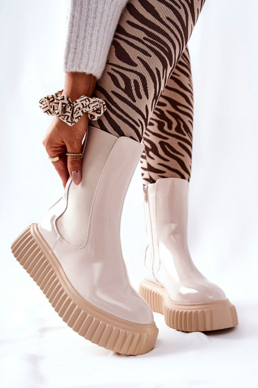 mit Lackeffekt Stiefel mit Plateau in der Farbe Beige Sereia mit Lackeffekt Stiefel mit Plateau in der Farbe Beige Sereia
