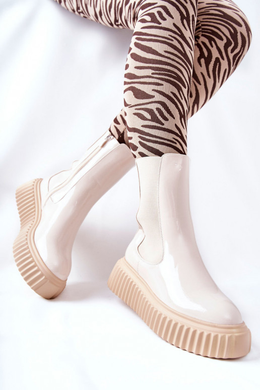 mit Lackeffekt Stiefel mit Plateau in der Farbe Beige Sereia mit Lackeffekt Stiefel mit Plateau in der Farbe Beige Sereia