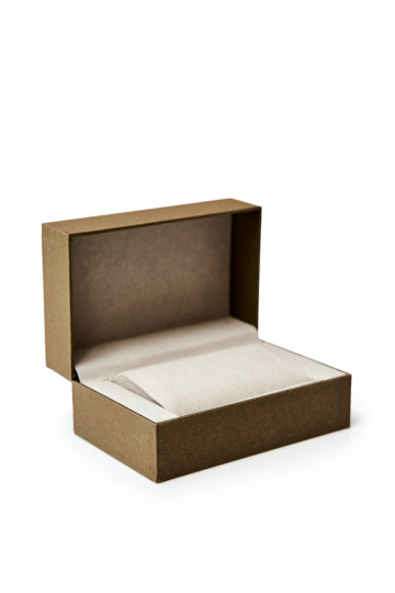 Die Box ist braungrau 2