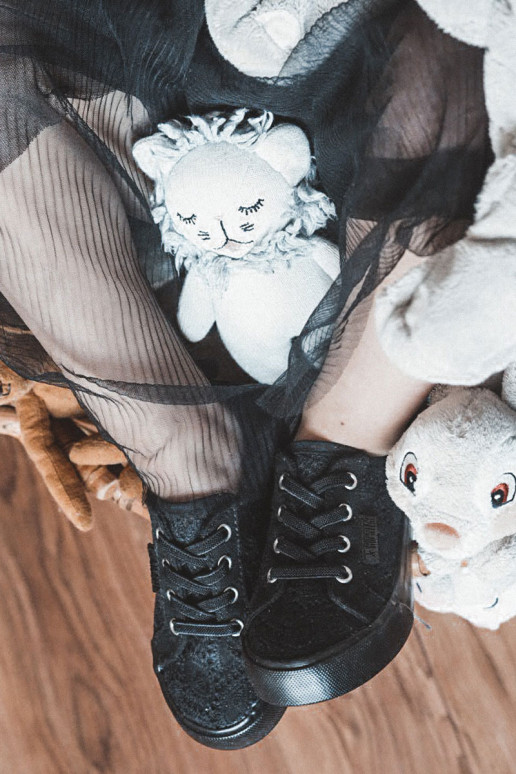 Freizeitschuhe mit durchbrochenen Elementen Big Star JJ374133 schwarze Farbe