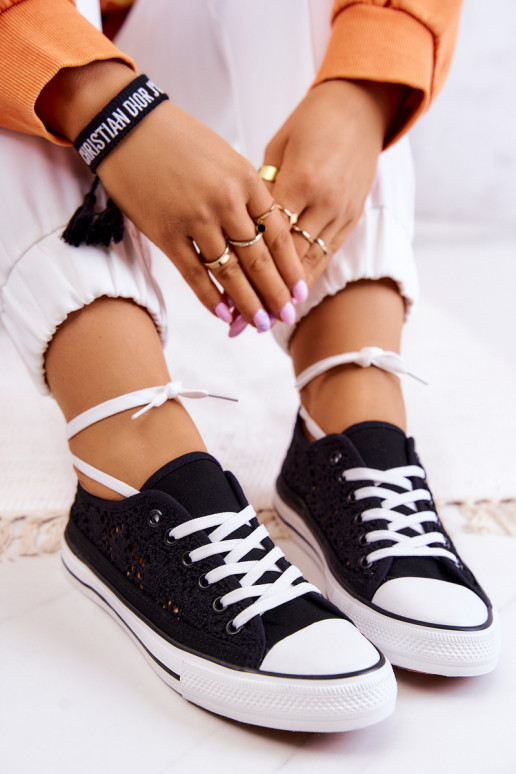 Freizeitschuhe mit durchbrochenen Elementen in der Farbe Schwarz Venture