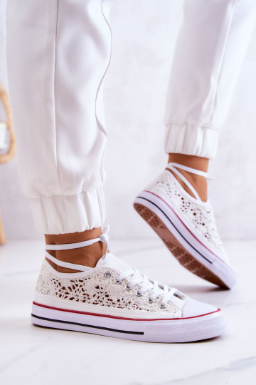 Damenschuhe mit Spitzenmotiven in der Farbe Weiß Venture 2