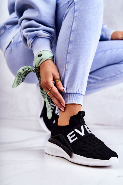 Loran Sportschuhe eines auffälligen Modells in schwarzer Farbe