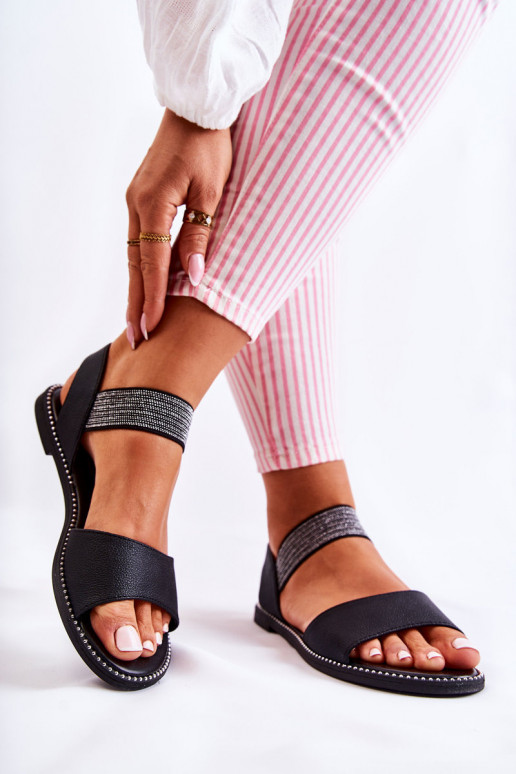 Klassisches Modell Damensandalen mit Nieten in der Farbe Schwarz Shelly Klassisches Modell Damensandalen mit Nieten in der Farbe Schwarz Shelly