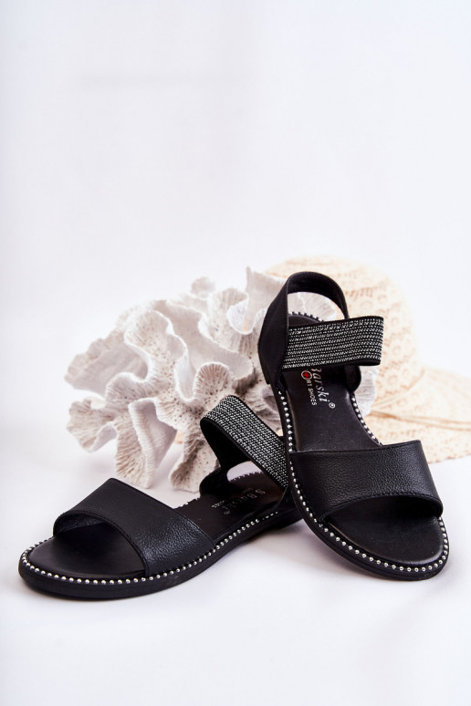 Klassisches Modell Damensandalen mit Nieten in der Farbe Schwarz Shelly Klassisches Modell Damensandalen mit Nieten in der Farbe Schwarz Shelly