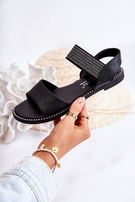 Klassisches Modell Damensandalen mit Nieten in der Farbe Schwarz Shelly Klassisches Modell Damensandalen mit Nieten in der Farbe Schwarz Shelly