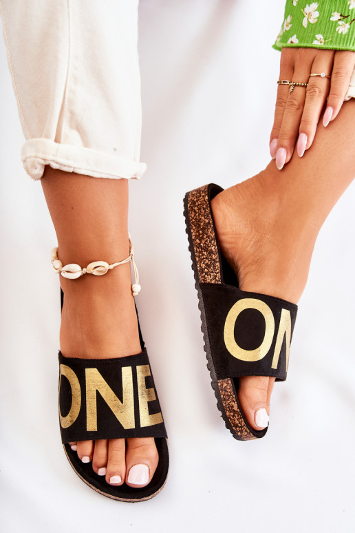 Klassisches Modell, auffälliges Modell, Flip-Flops mit der Aufschrift „Bahari“ in Schwarz und Gold