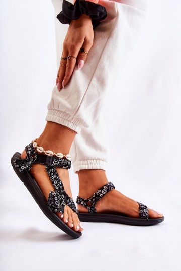 Damensandalen mit Klebeverschlüssen in der Farbe Schwarz Venna 2