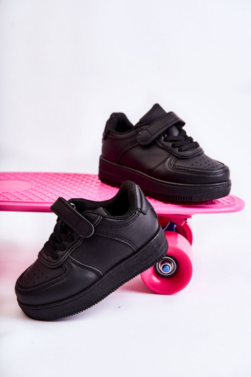 Kinder-Sportschuhe mit Klebeverschlüssen in der Farbe Schwarz Elike Kinder-Sportschuhe mit Klebeverschlüssen in der Farbe Schwarz Elike