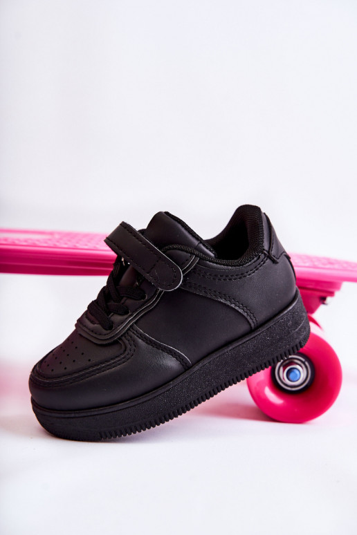 Kinder-Sportschuhe mit Klebeverschlüssen in der Farbe Schwarz Elike Kinder-Sportschuhe mit Klebeverschlüssen in der Farbe Schwarz Elike