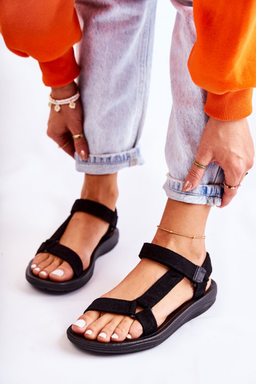 Hergestellt aus Wildleder-Sandalen im sportlichen Stil in der schwarzen Farbe Harris Hergestellt aus Wildleder-Sandalen im sportlichen Stil in der schwarzen Farbe Harris