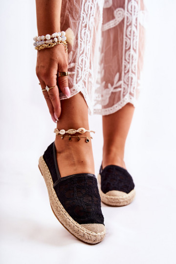Klassische Modell-Espadrilles mit durchbrochenen Elementen in schwarzem Catris