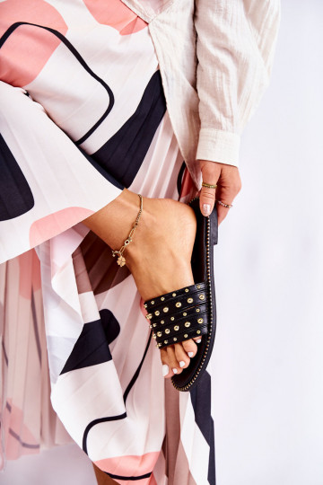 Lederhausschuhe mit Ornamenten in der Farbe Schwarz Brien 2