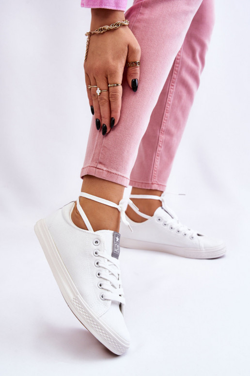 Klassisches Modell von Freizeitschuhen in der Farbe Weiß von Eleya Klassisches Modell von Freizeitschuhen in der Farbe Weiß von Eleya