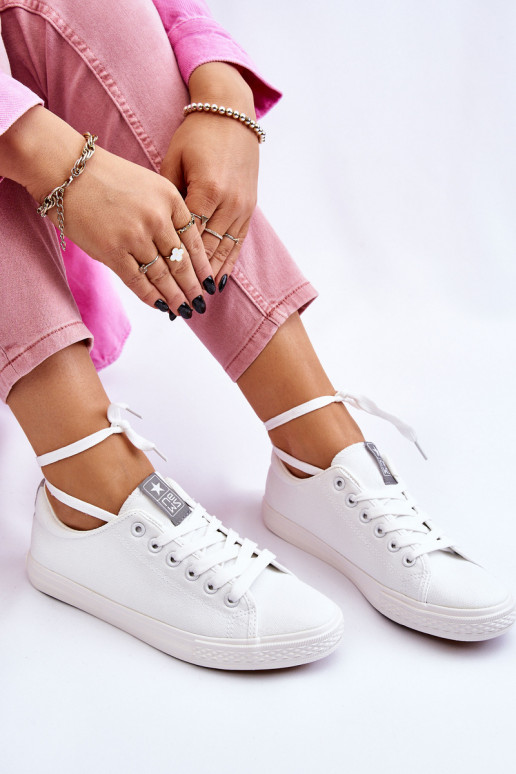 Klassisches Modell von Freizeitschuhen in der Farbe Weiß von Eleya Klassisches Modell von Freizeitschuhen in der Farbe Weiß von Eleya