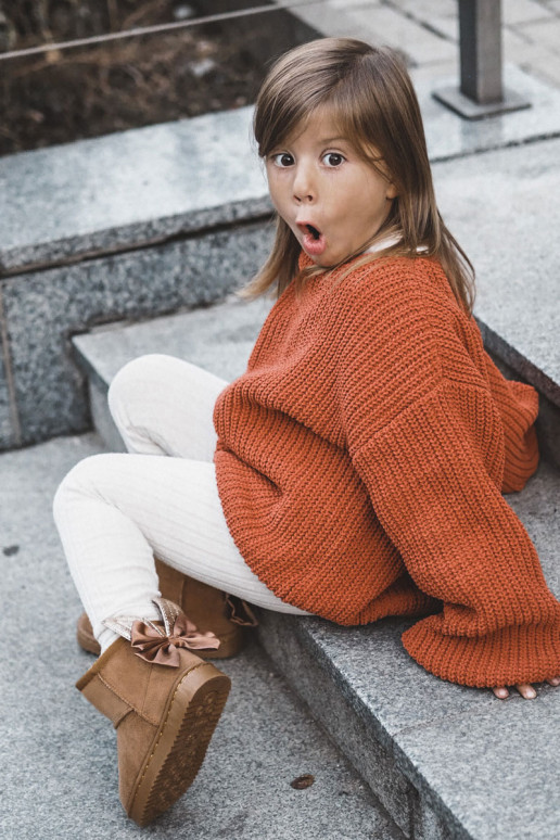 Warme Kinder-Schneestiefel mit Bändern in der braunen Farbe Meriva
