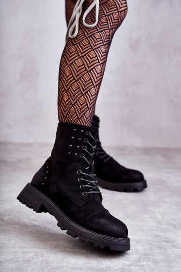 Hergestellt aus Wildlederstiefeln mit Nieten in der Farbe Schwarz von Palmira