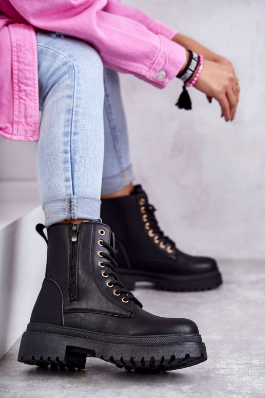 Damenstiefel sind in der schwarzen Farbe Dorchen gewärmt