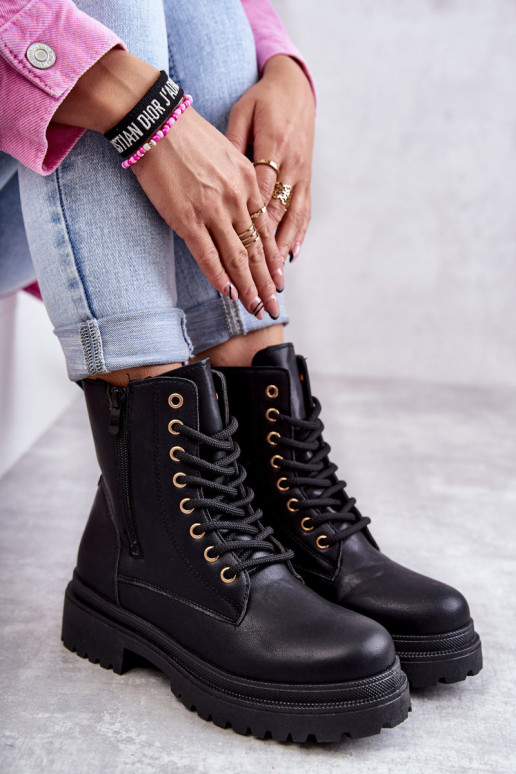 Damenstiefel sind in der schwarzen Farbe Dorchen gewärmt