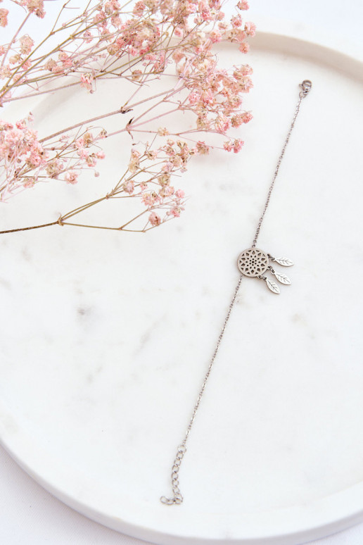 Das Armband ist aus Silber