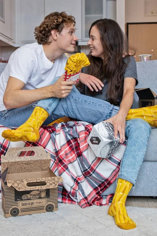 4 Paar farbige Socken in einer Box 4 Paar farbige Socken in einer Box