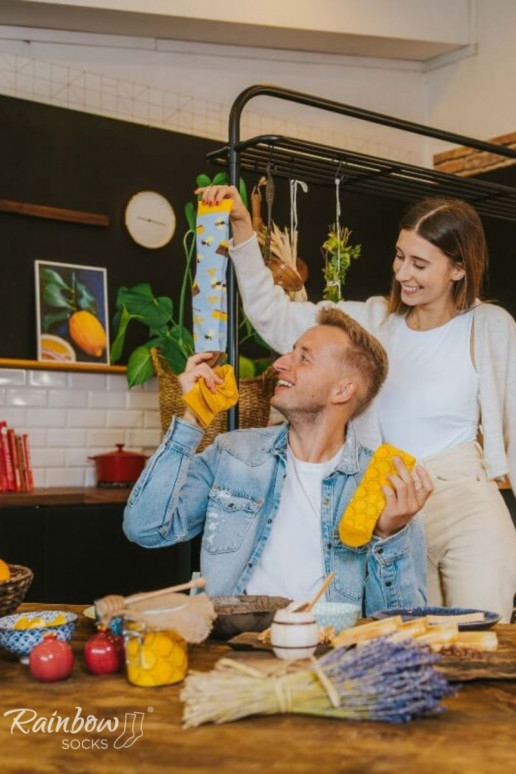 2 Paar farbige Socken