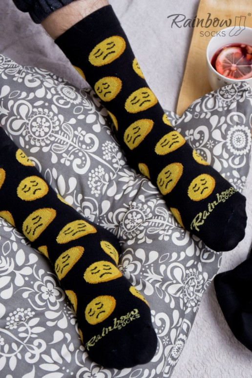 3 Paar farbige Socken in einer Box 3 Paar farbige Socken in einer Box