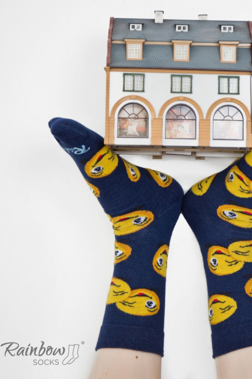 3 Paar farbige Socken in einer Box 3 Paar farbige Socken in einer Box