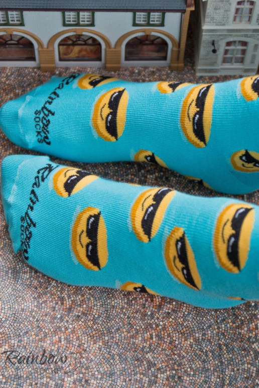 3 Paar farbige Socken in einer Box 3 Paar farbige Socken in einer Box