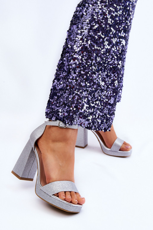 Glitzernde Sandalen mit breitem Absatz in silbernem Calmi