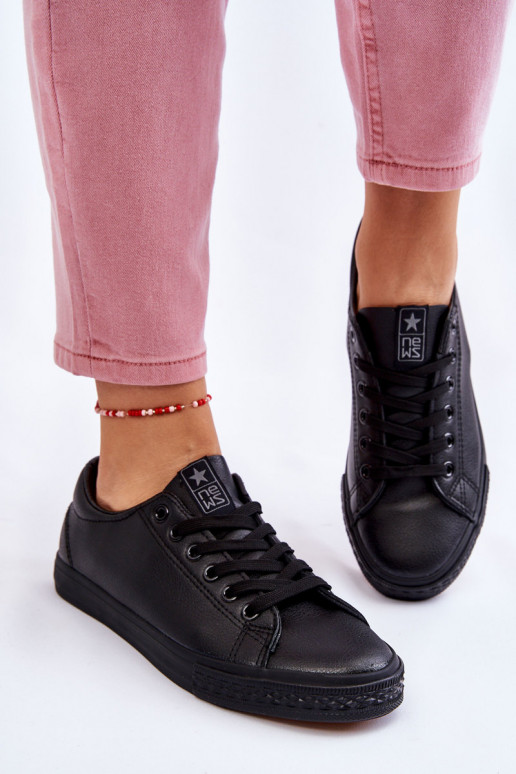 mit Riemen Klassisches Modell von Freizeitschuhen in der Farbe Schwarz von Misima