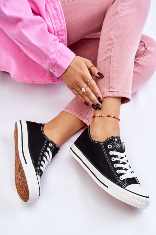 Klassische Freizeitschuhe in schwarzer Farbe mit weißen Sohlen von Ecoma