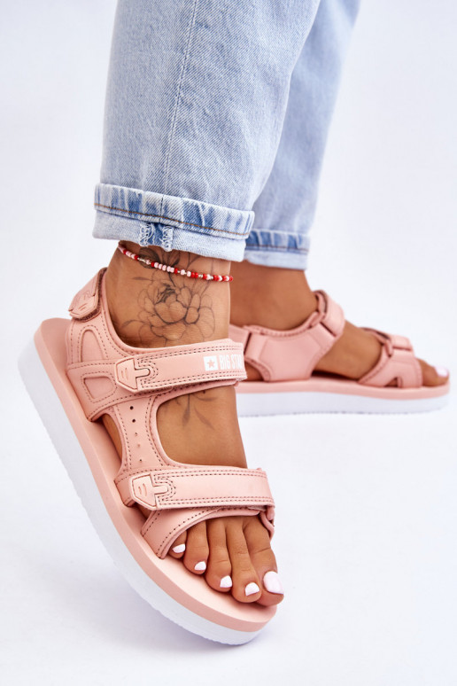 Sportliche Sandalen mit Plateau Big Star LL274788 in rosa Farbe Sportliche Sandalen mit Plateau Big Star LL274788 in rosa Farbe