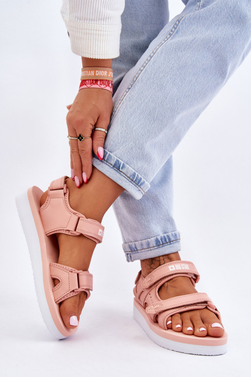 Sportliche Sandalen mit Plateau Big Star LL274788 in rosa Farbe Sportliche Sandalen mit Plateau Big Star LL274788 in rosa Farbe