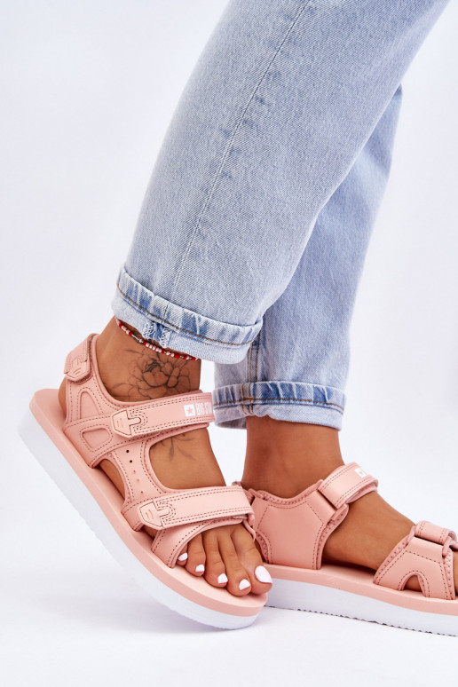 Sportliche Sandalen mit Plateau Big Star LL274788 in rosa Farbe Sportliche Sandalen mit Plateau Big Star LL274788 in rosa Farbe