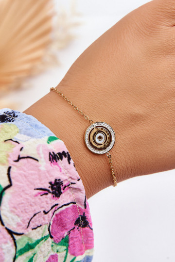 Das Armband ist aus Gold