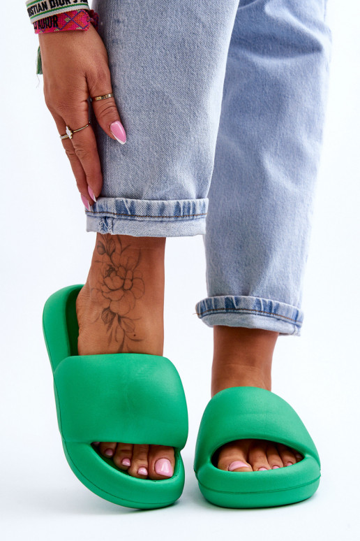 Leichte Hausschuhe mit vergoldeter Sohle in grünem Milton