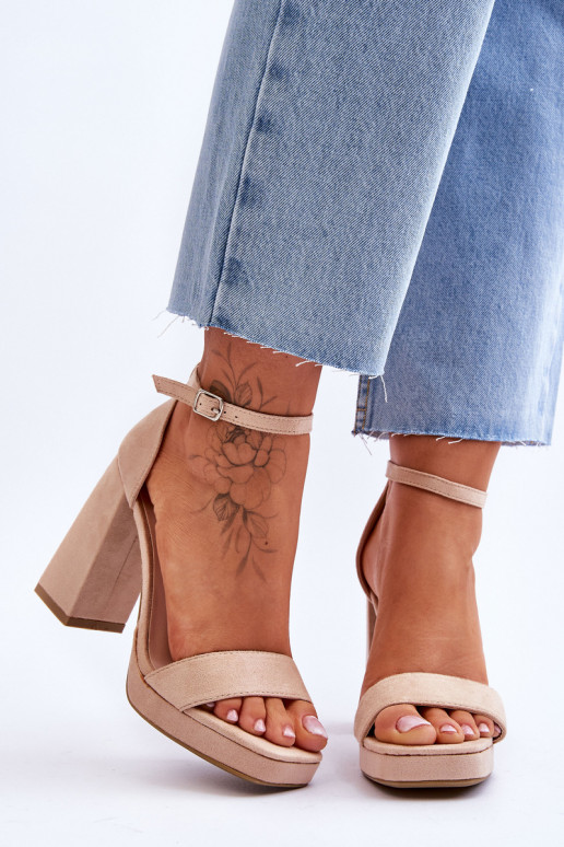 Beige Merila High Heels aus Wildleder mit quadratischer Zehenpartie Beige Merila High Heels aus Wildleder mit quadratischer Zehenpartie