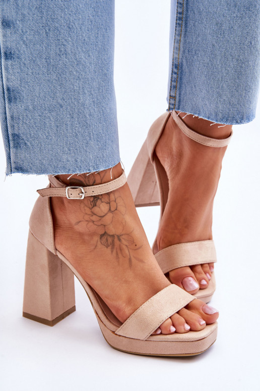 Beige Merila High Heels aus Wildleder mit quadratischer Zehenpartie Beige Merila High Heels aus Wildleder mit quadratischer Zehenpartie