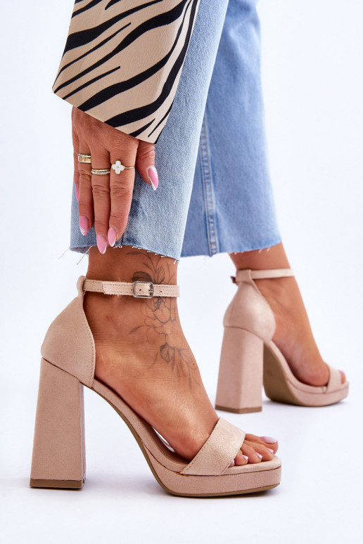 Beige Merila High Heels aus Wildleder mit quadratischer Zehenpartie Beige Merila High Heels aus Wildleder mit quadratischer Zehenpartie