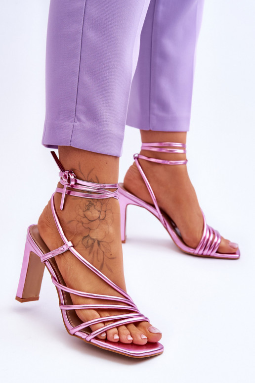Elegante Sandaletten mit hohen Absätzen und Riemchen in der Farbe Rosa von Tessoro Elegante Sandaletten mit hohen Absätzen und Riemchen in der Farbe Rosa von Tessoro